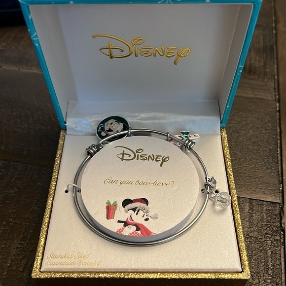 Disney Can You Bow-leave? Christmas Charm Bracelet New - Picture 1 of 7